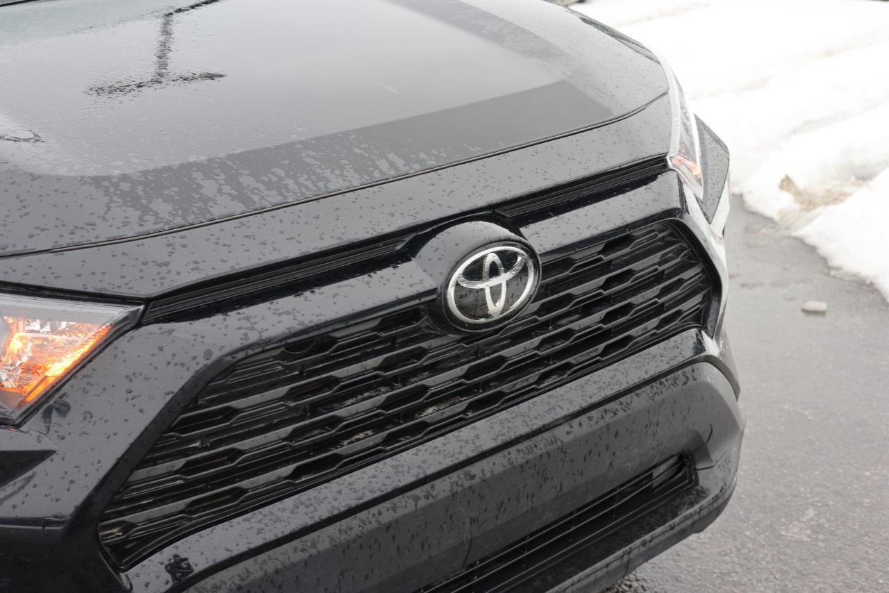 2022 Toyota RAV4 LE AWD Photo