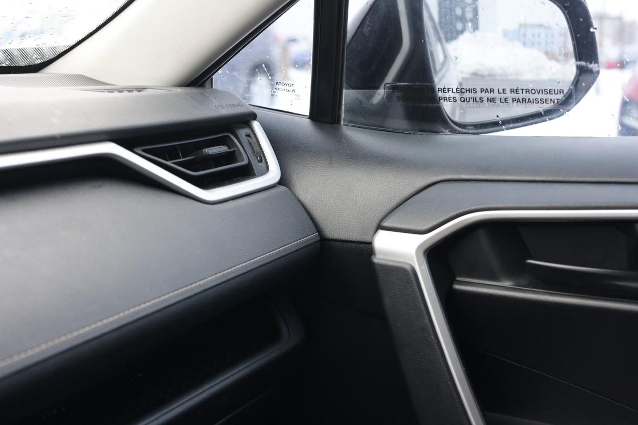 2022 Toyota RAV4 LE AWD Photo