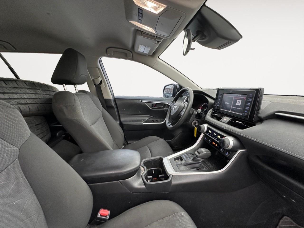 2022 Toyota RAV4 LE AWD Photo