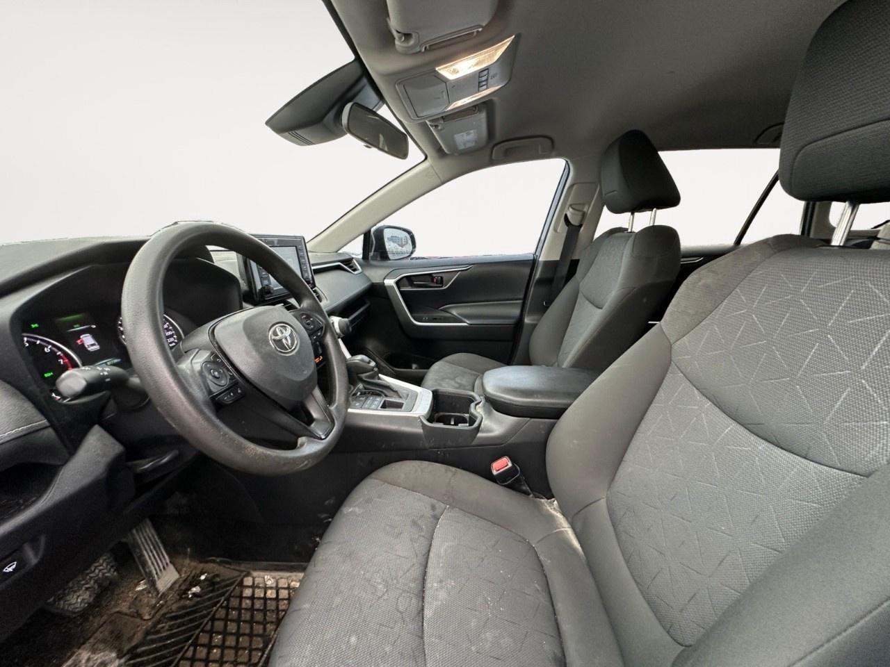 2022 Toyota RAV4 LE AWD Photo