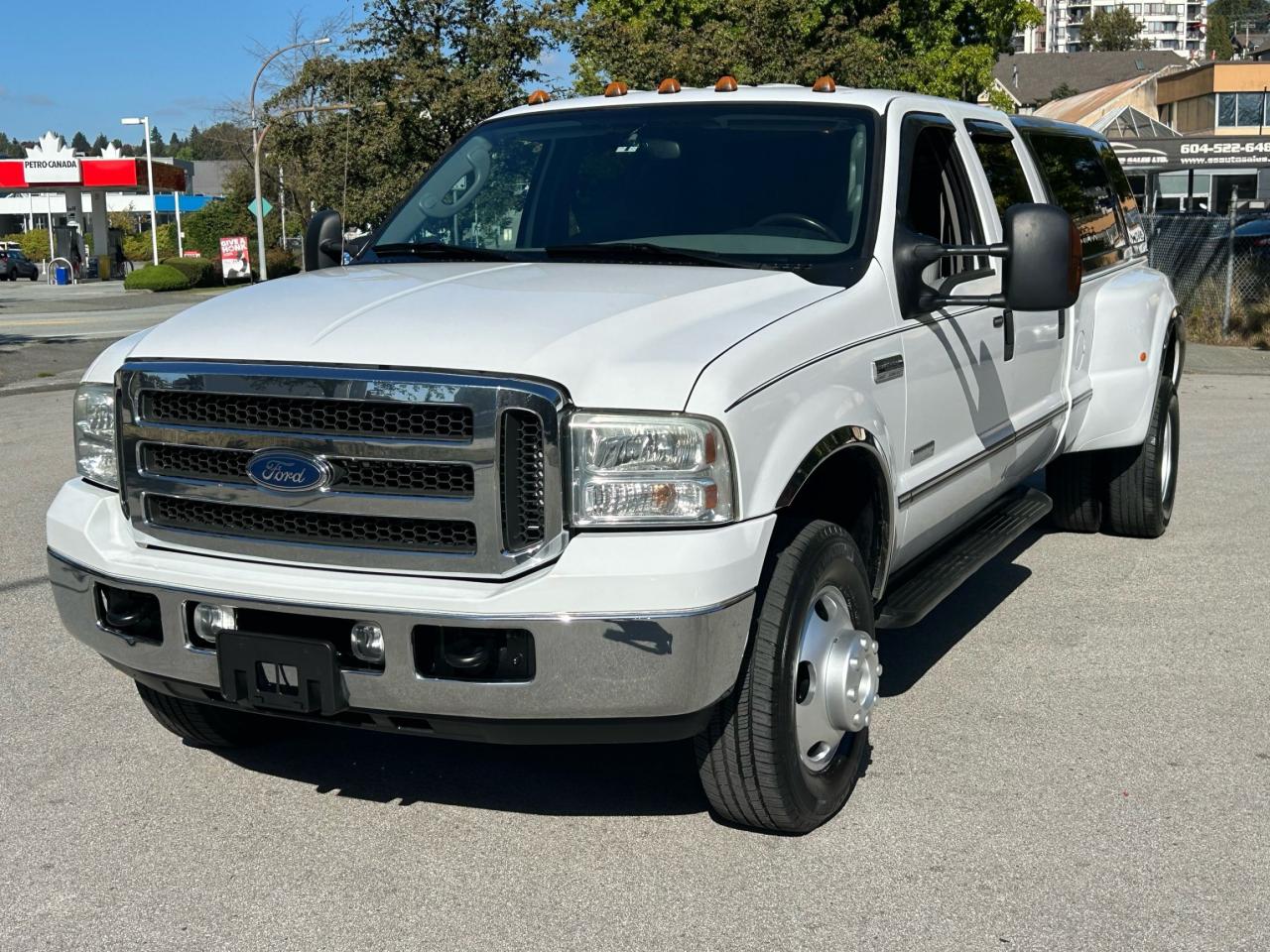 Used 2005 Ford SUPER DUTY F-350 DRW Lariat for sale in Burnaby, BC