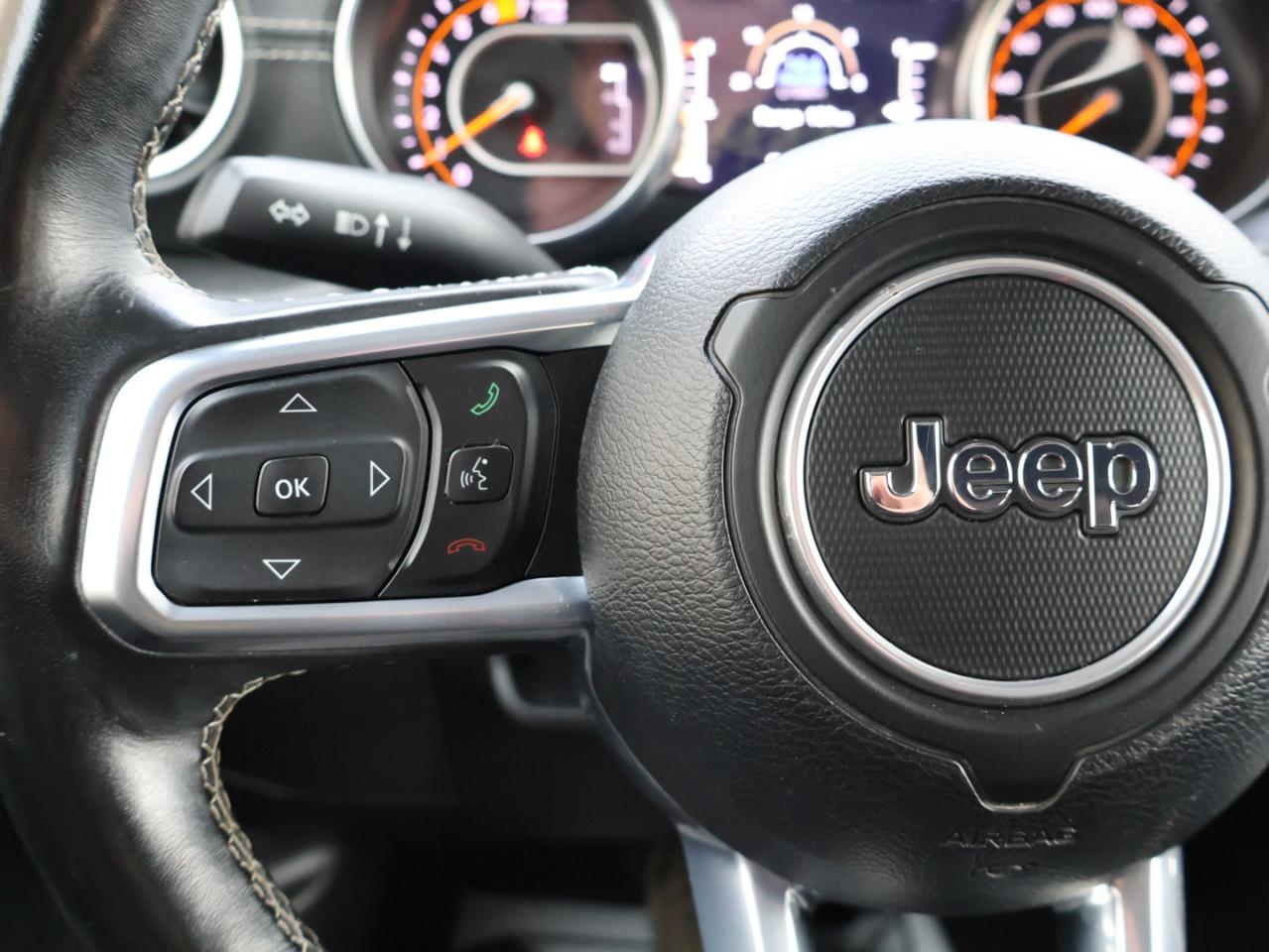 2020 Jeep Wrangler UMLIMITED SAHARA CERTIFIED CAMERA NAV BLUETOOTH LEATHER HEATED SEATS CRUISE ALLOYS Photo