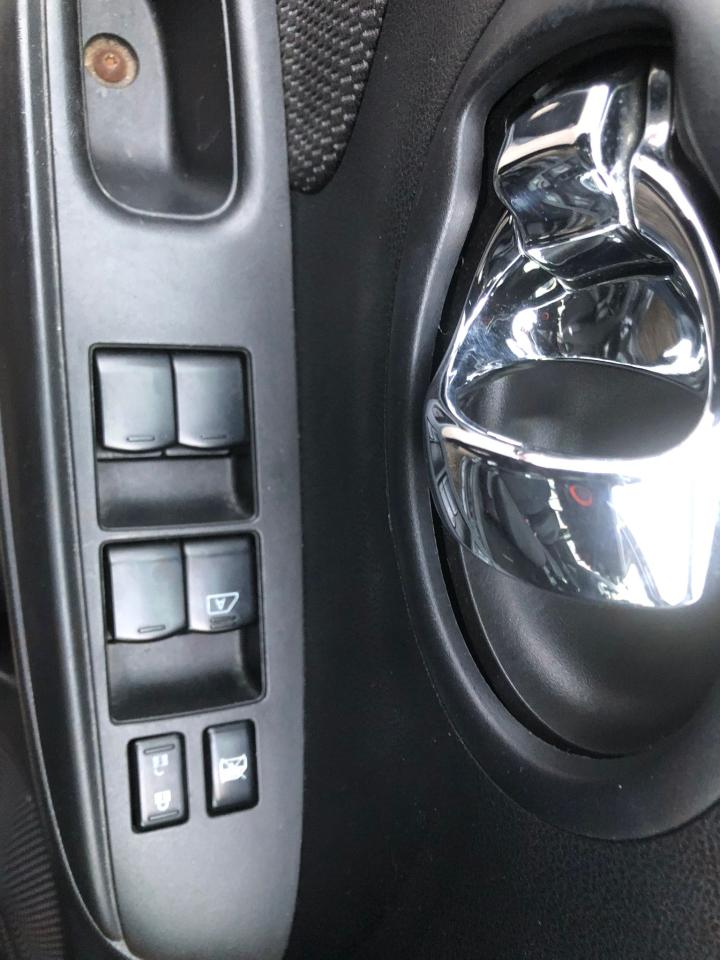 2012 Nissan Versa SL CERTIFIED WITH 3 YEARS WARRANTY INCLUDED. - Photo #11