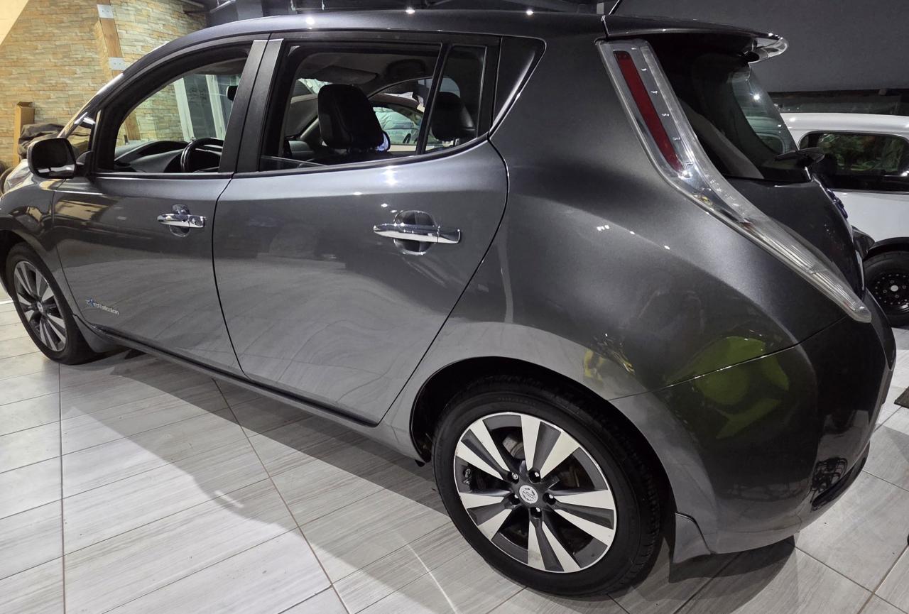 2015 Nissan Leaf SL Photo