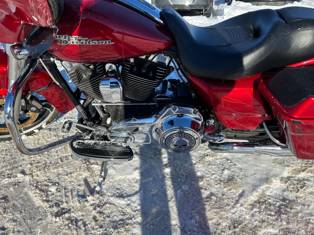 2012 Harley-Davidson Street Glide ONLY 50KMS, BARS, EXHAUST, LIGHT DAMAGE, AS IS - Photo #9