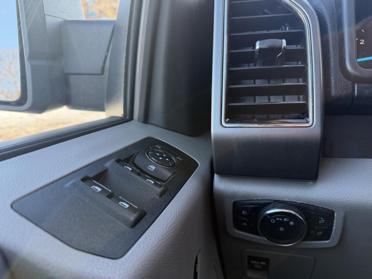 2020 Ford F-150 XLT SuperCrew 4WD Photo