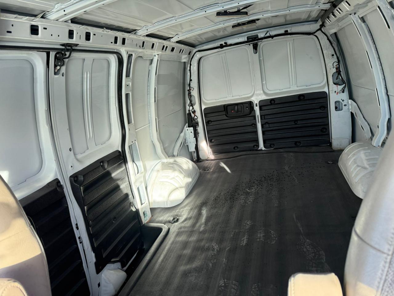 2020 Chevrolet Express Cargo Van G2500, CARGO VAN, ONLY 106KMS, CERTIFIED - Photo #11