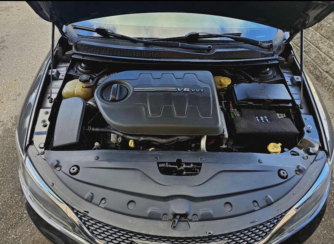 2015 Chrysler 200 C Photo