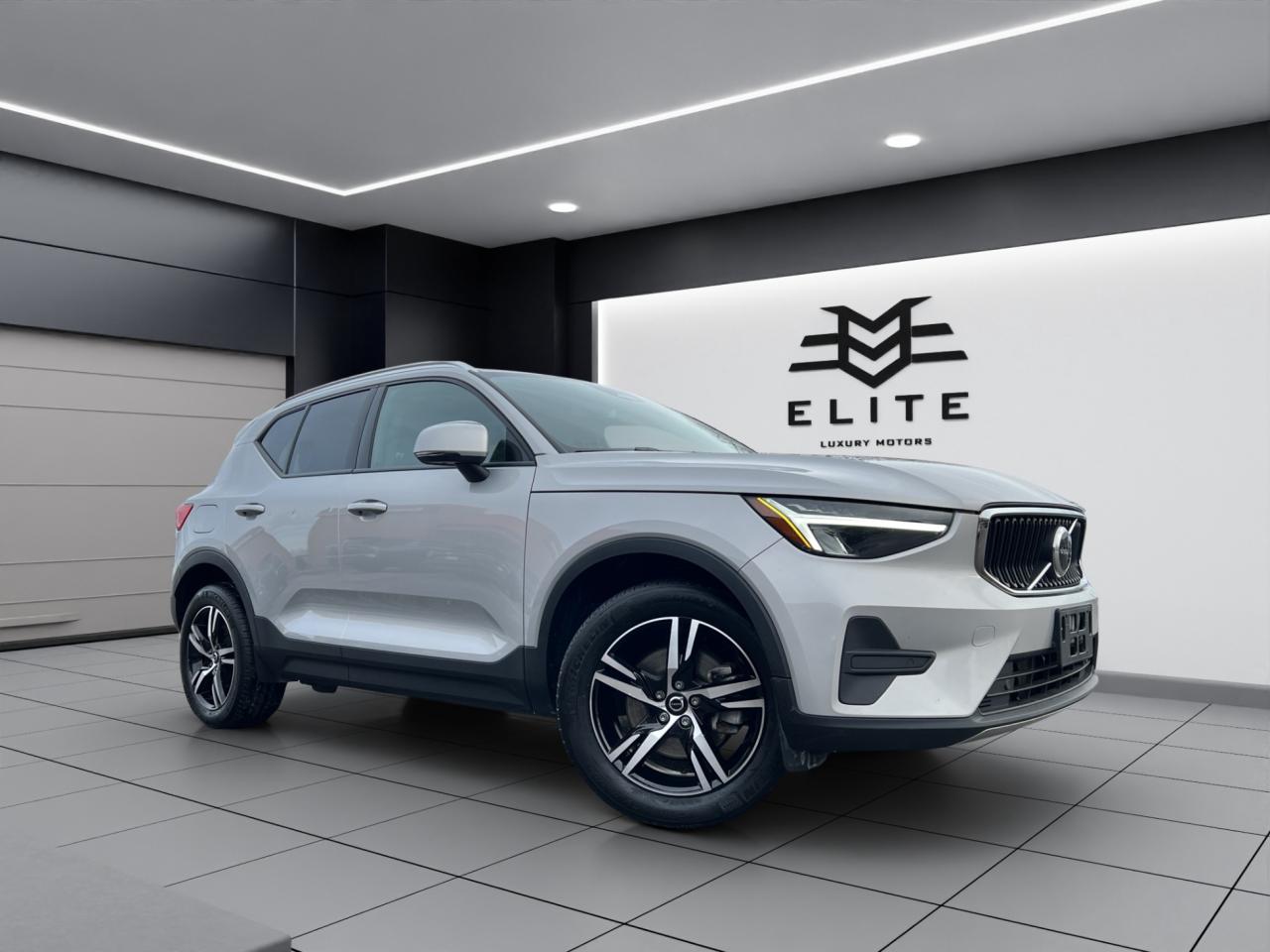 2023 Volvo XC40 B5 AWD Core - Navigation System - Leather !!! Photo0