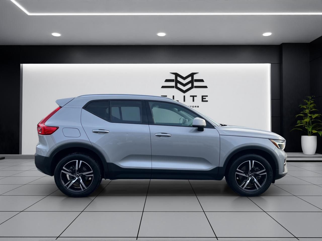 2023 Volvo XC40 B5 AWD Core - Navigation System - Leather !!! Photo