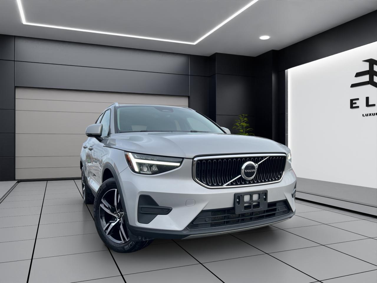 2023 Volvo XC40 B5 AWD Core - Navigation System - Leather !!! Photo