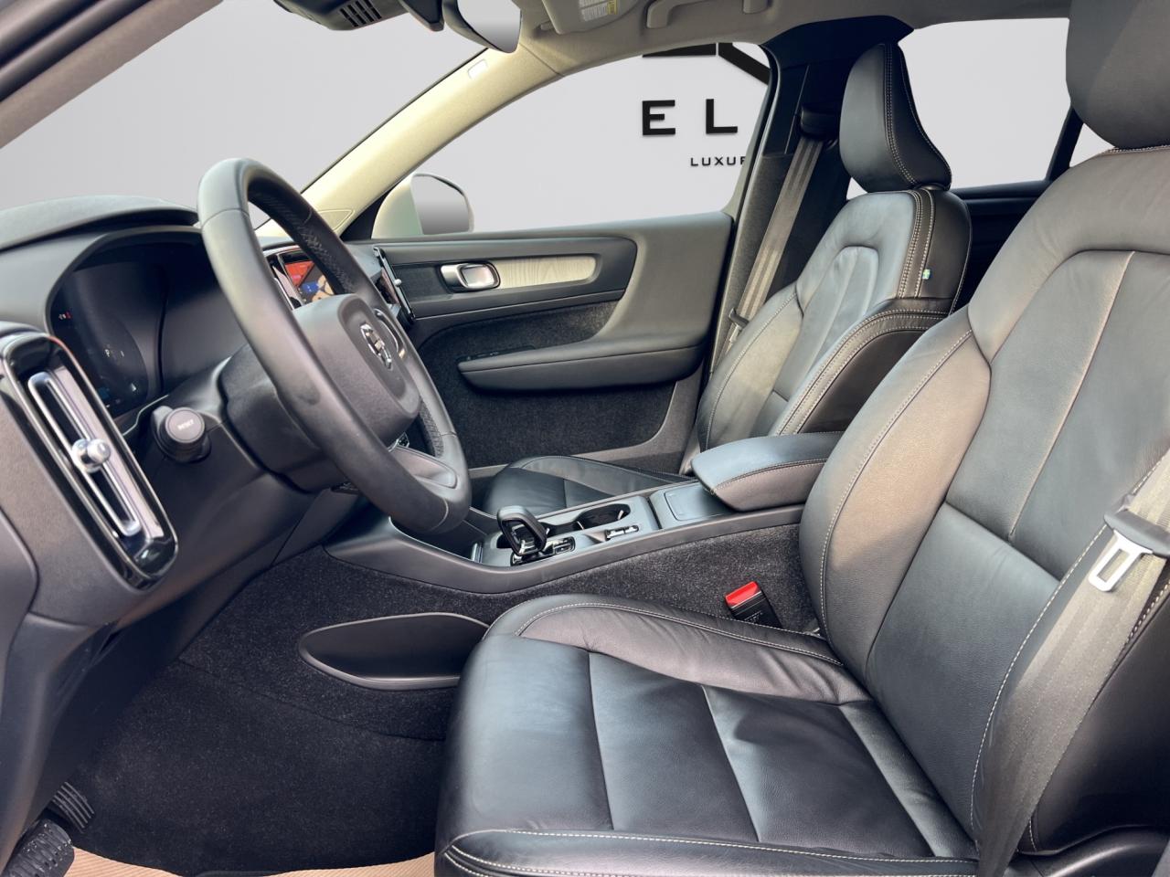 2023 Volvo XC40 B5 AWD Core - Navigation System - Leather !!! Photo