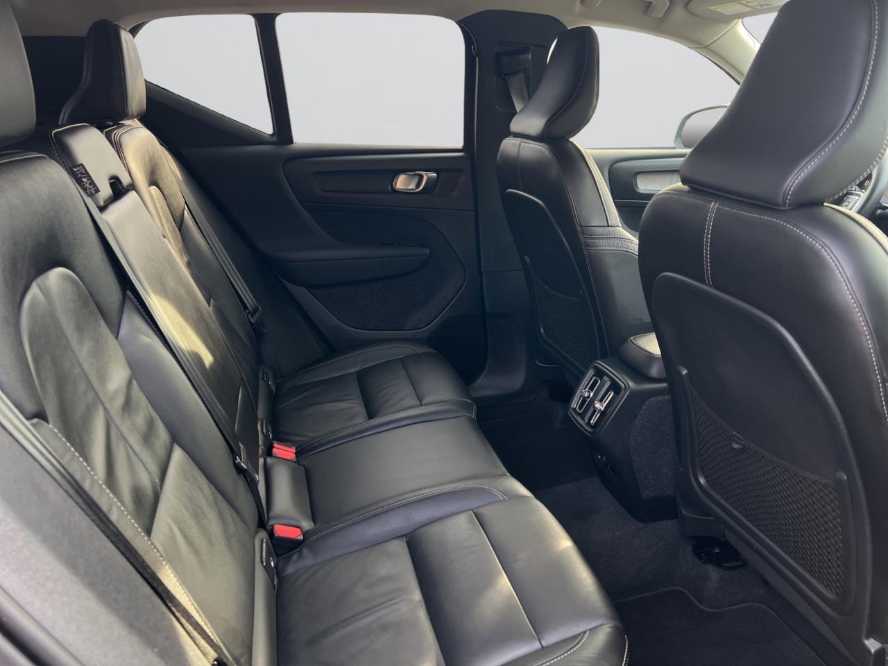 2023 Volvo XC40 B5 AWD Core - Navigation System - Leather !!! Photo