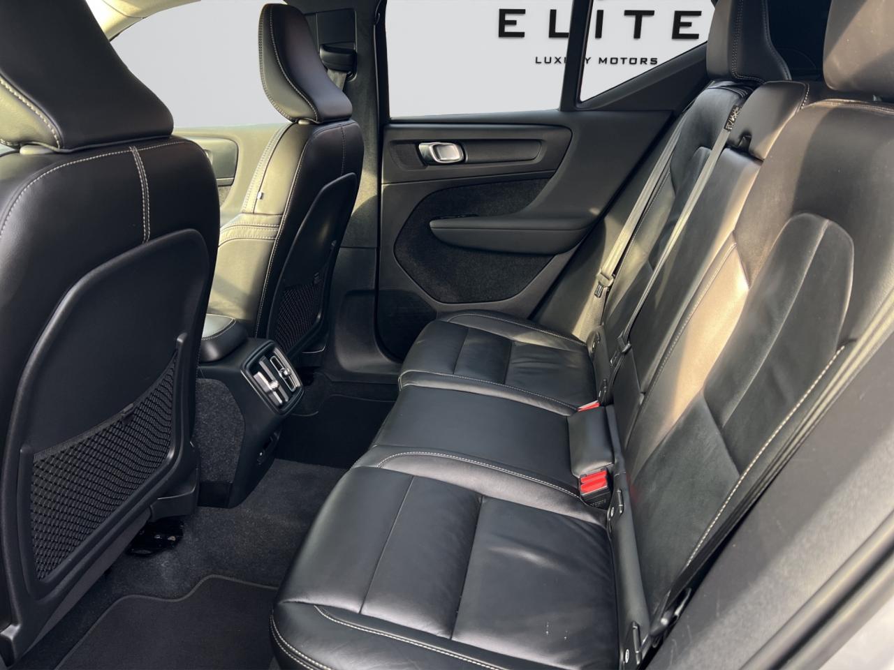 2023 Volvo XC40 B5 AWD Core - Navigation System - Leather !!! Photo