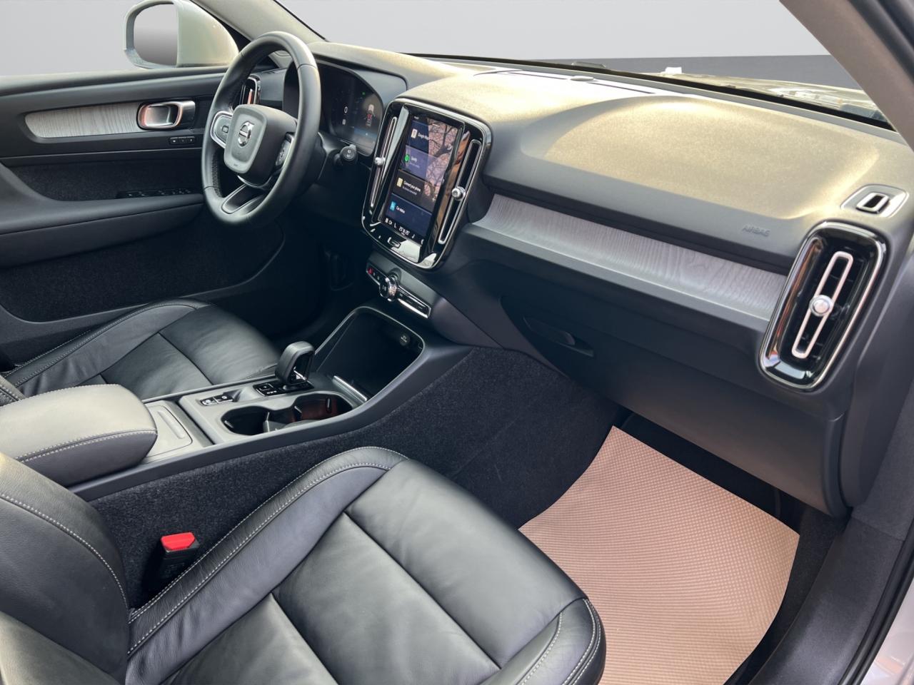 2023 Volvo XC40 B5 AWD Core - Navigation System - Leather !!! Photo