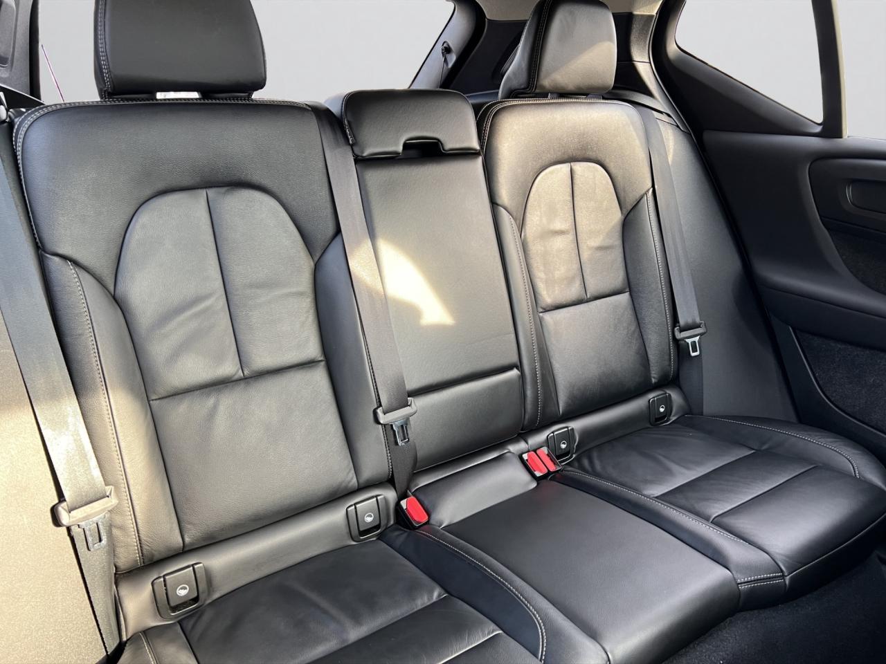 2023 Volvo XC40 B5 AWD Core - Navigation System - Leather !!! Photo