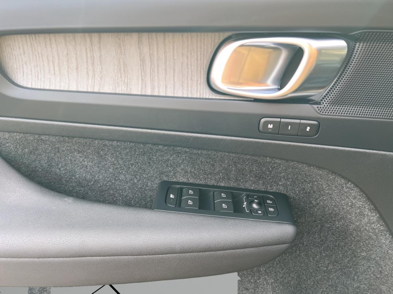 2023 Volvo XC40 B5 AWD Core - Navigation System - Leather !!! Photo