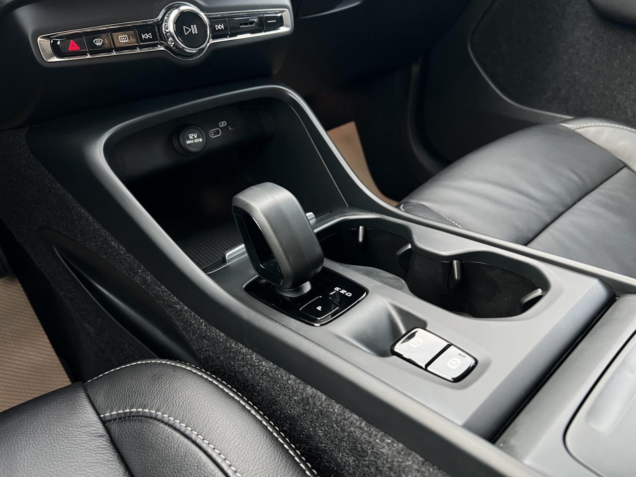 2023 Volvo XC40 B5 AWD Core - Navigation System - Leather !!! Photo