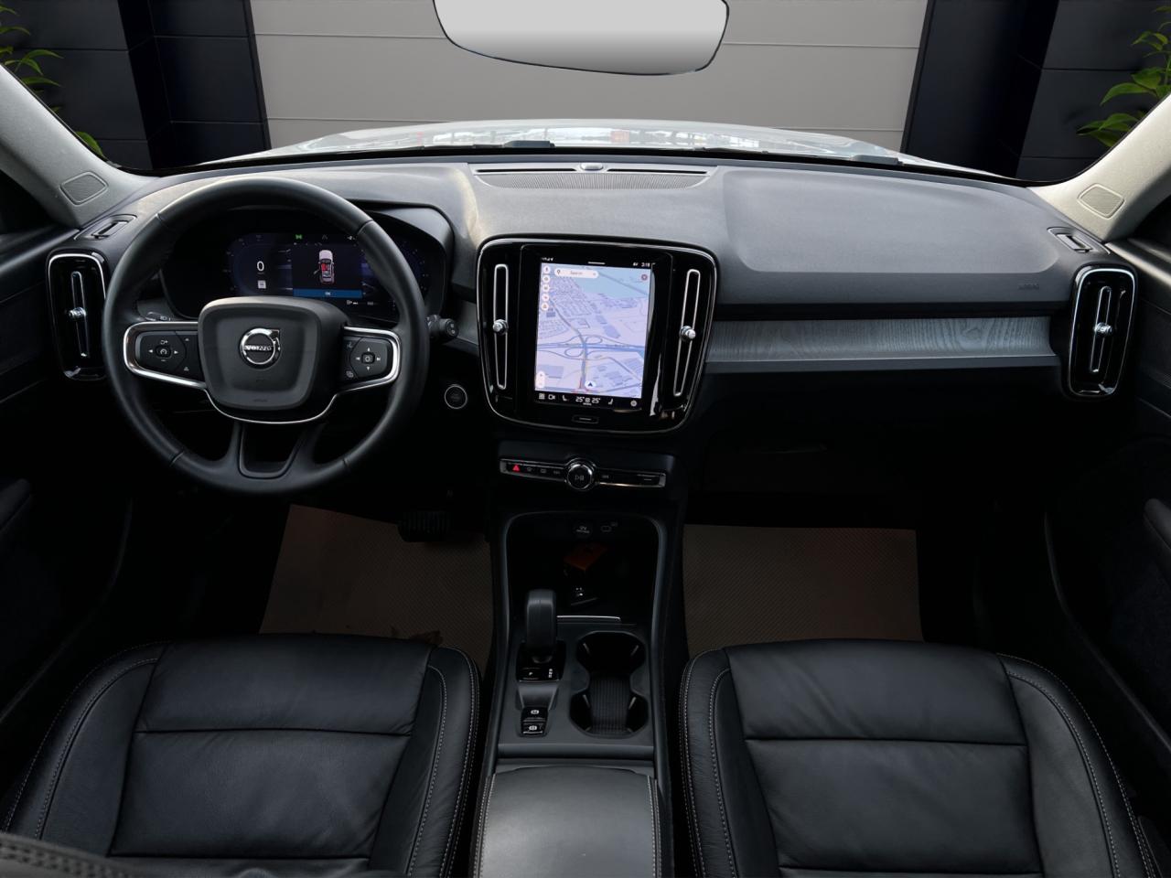 2023 Volvo XC40 B5 AWD Core - Navigation System - Leather !!! Photo