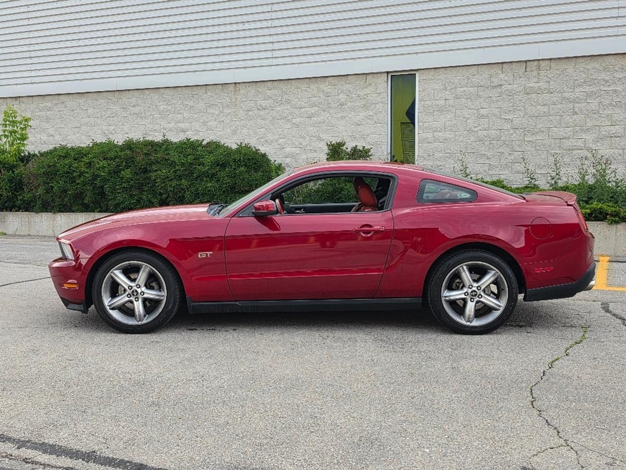 2010 Ford Mustang GT **5 SPEED MANUAL-RED LEATHER** Photo1