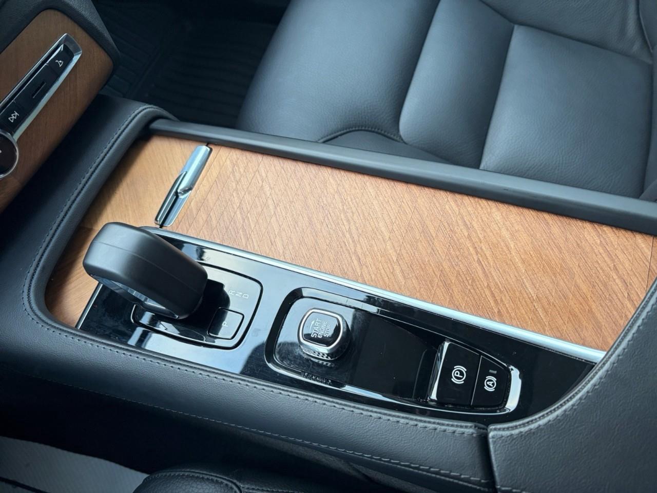 2024 Volvo XC90 B6 Plus Bright Theme Photo