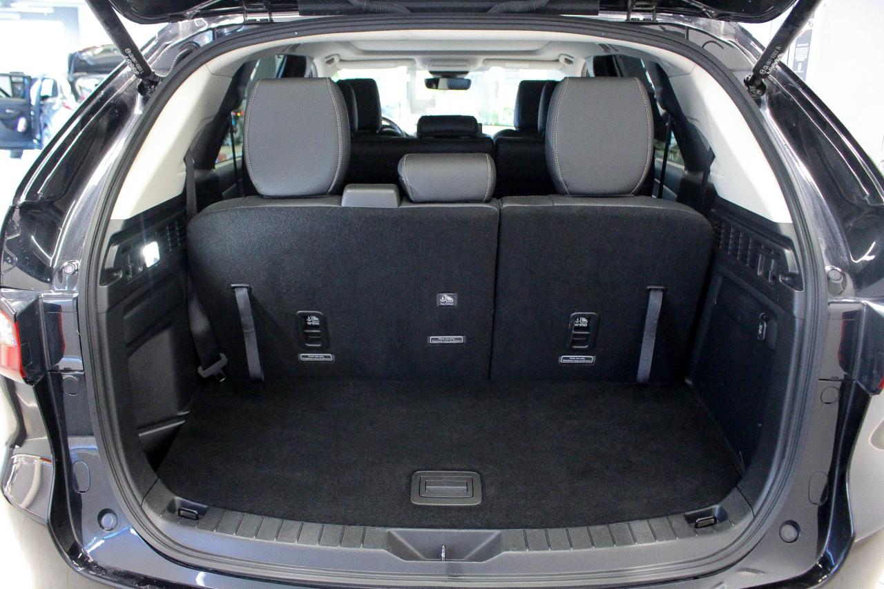 2025 Mazda CX-90 MHEV HEADS UP DISPLAY - BOSE AUDIO - LEATHER SEATING - THIRD ROW SEATING Photo