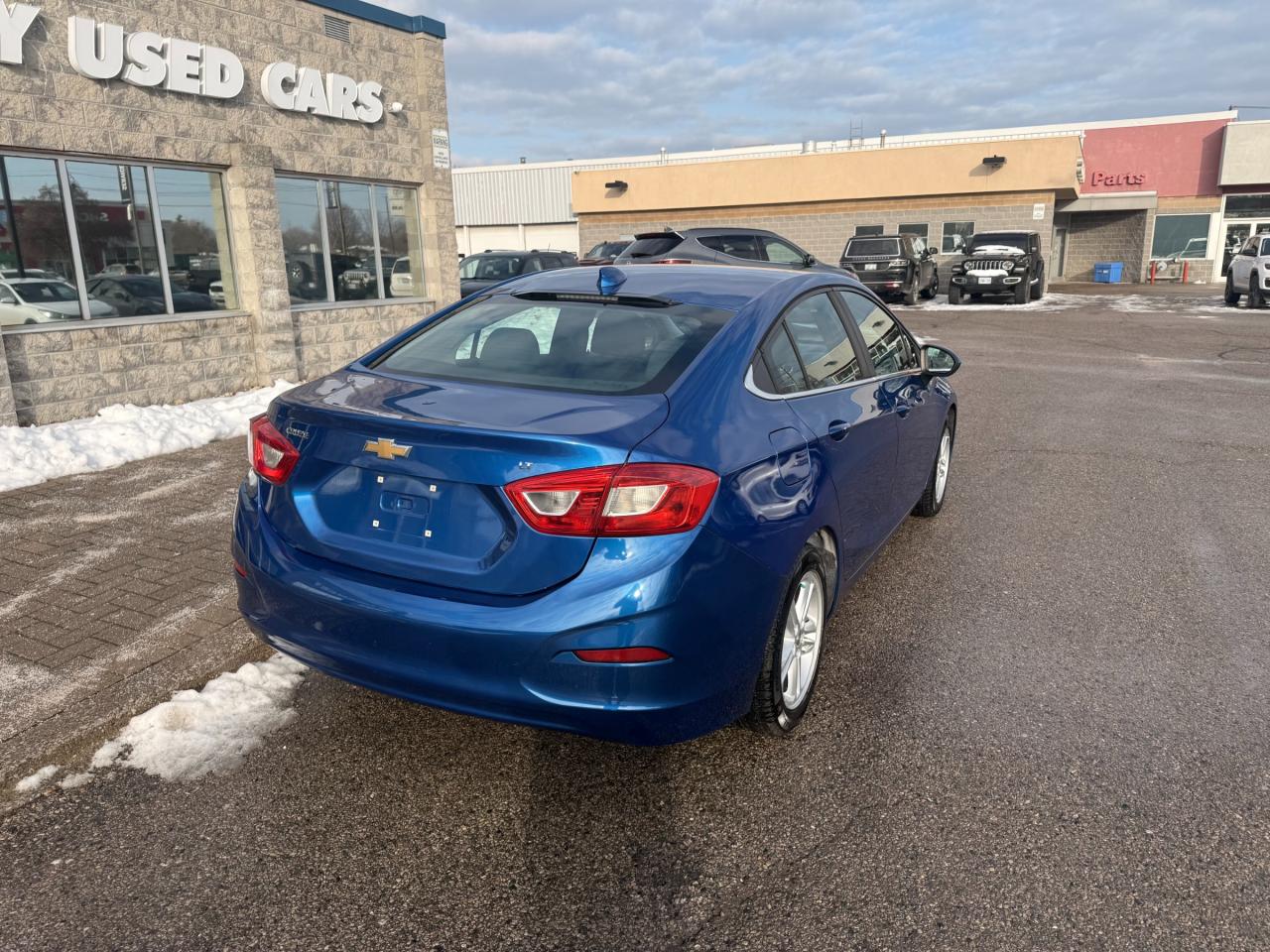 2016 Chevrolet Cruze LT AUTO Photo2