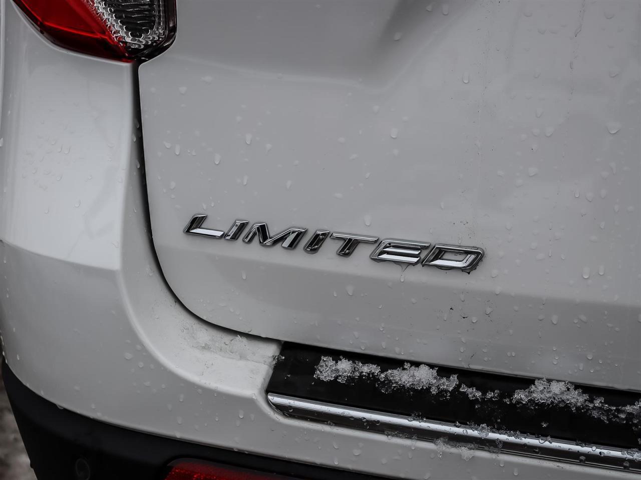 2021 Ford Explorer Limited Bench | Roof | Wireless Pad | Photo