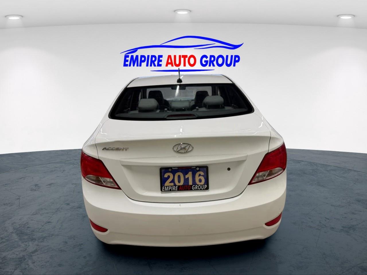 2016 Hyundai Accent SE Photo