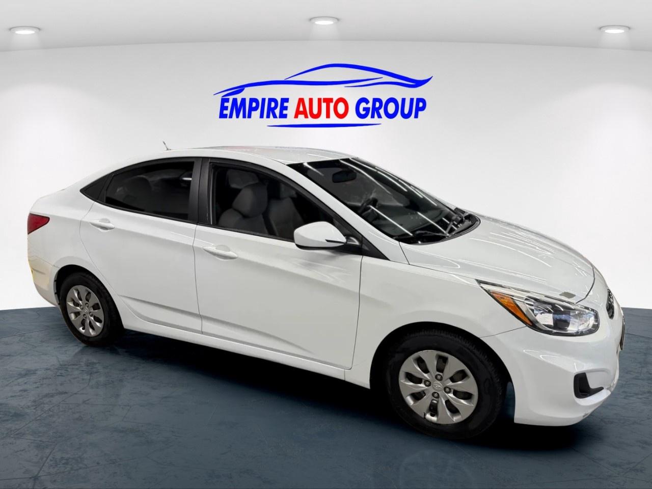 2016 Hyundai Accent SE Photo