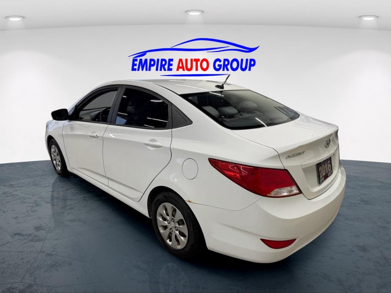 2016 Hyundai Accent SE Photo