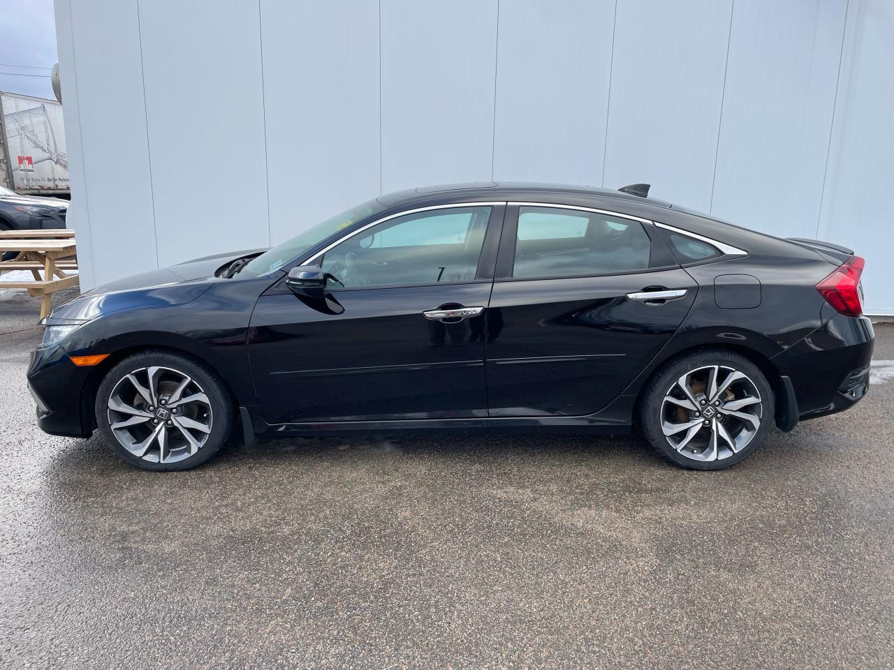 2020 Honda Civic Touring Photo1