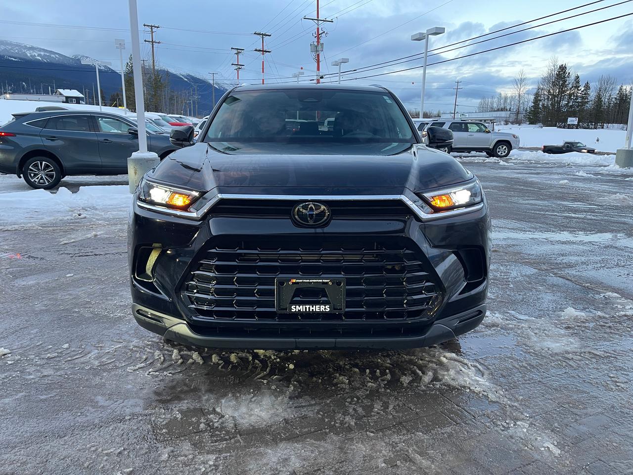 2025 Toyota Grand Highlander HYBRID XLE Photo2