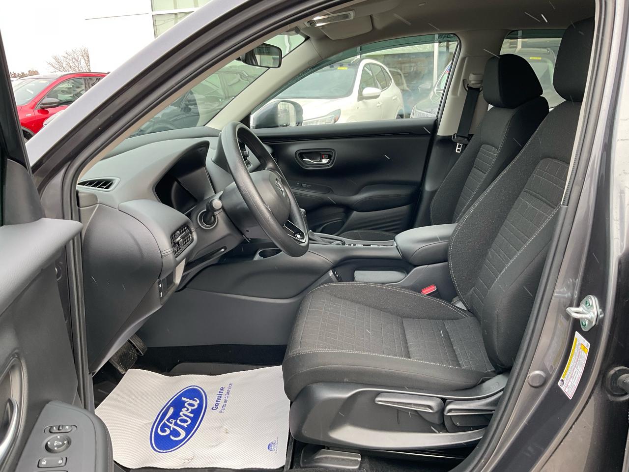 2024 Honda HR-V LX-B Photo5