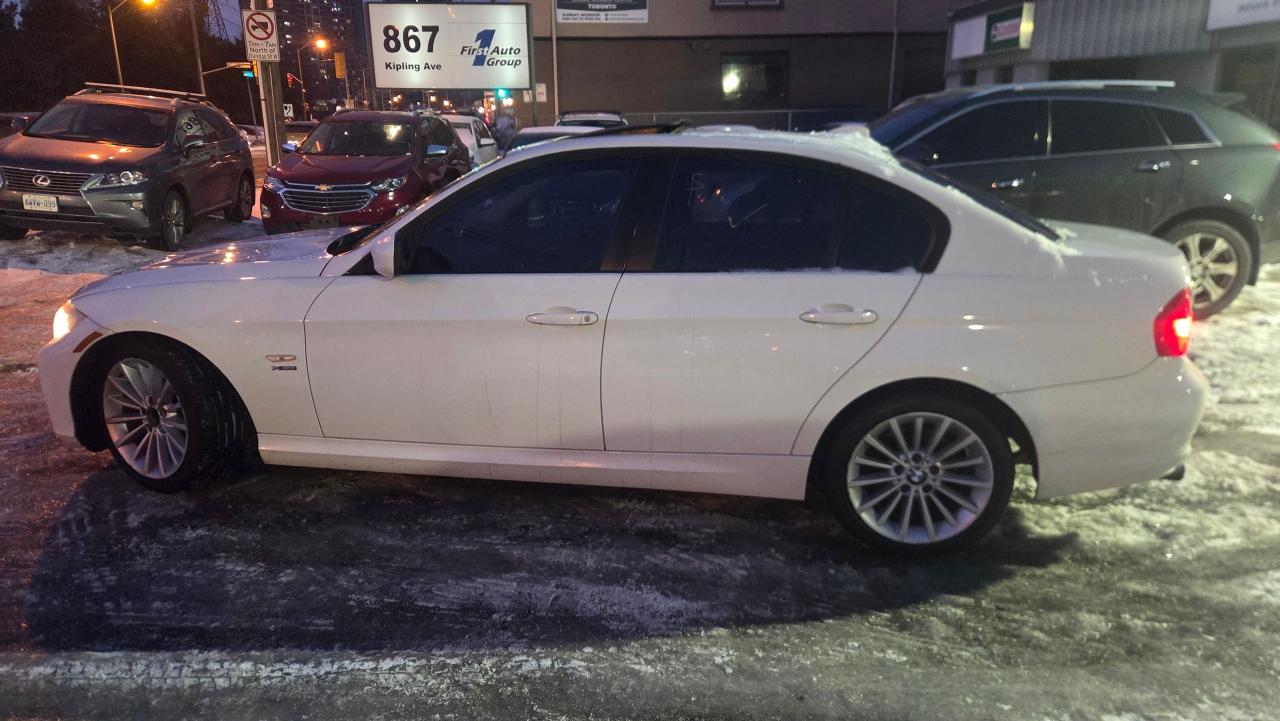 2011 BMW 3 Series 328i xDrive Classic Edition - Photo #2