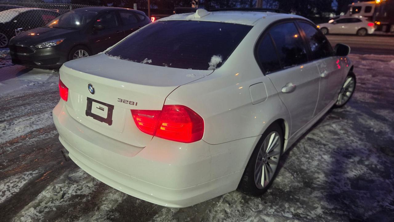 2011 BMW 3 Series 328i xDrive Classic Edition - Photo #4