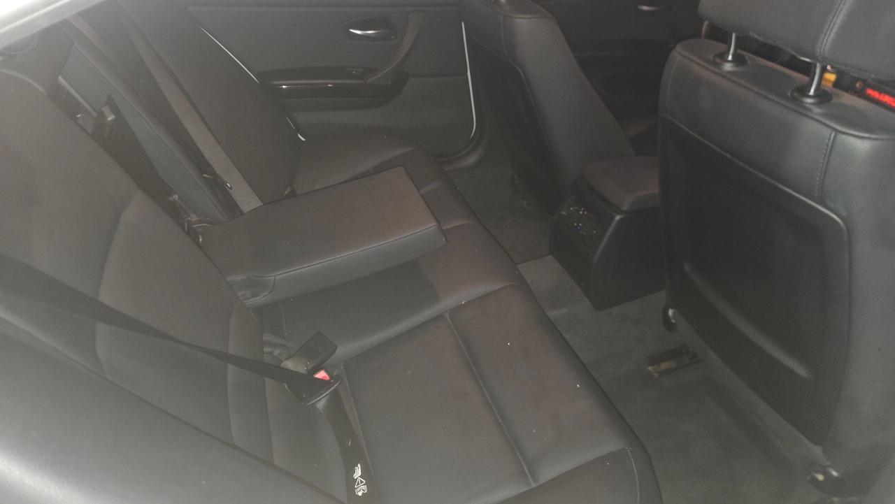 2011 BMW 3 Series 328i xDrive Classic Edition - Photo #10