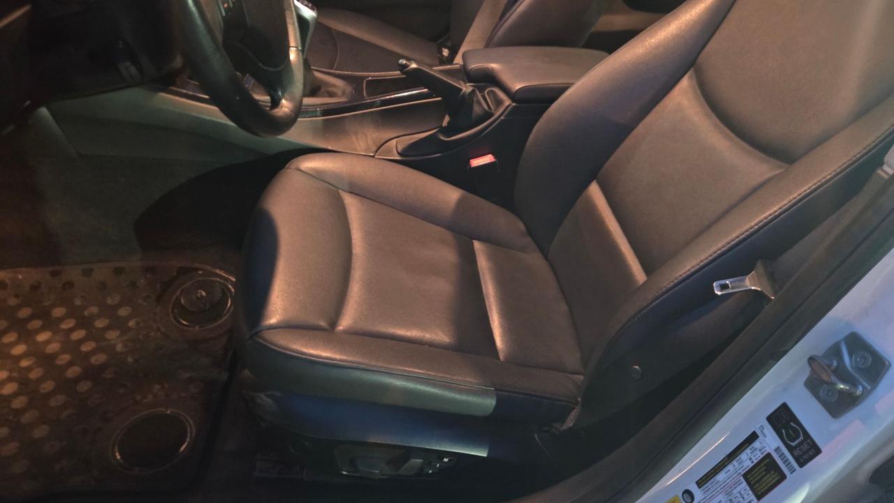 2011 BMW 3 Series 328i xDrive Classic Edition - Photo #12