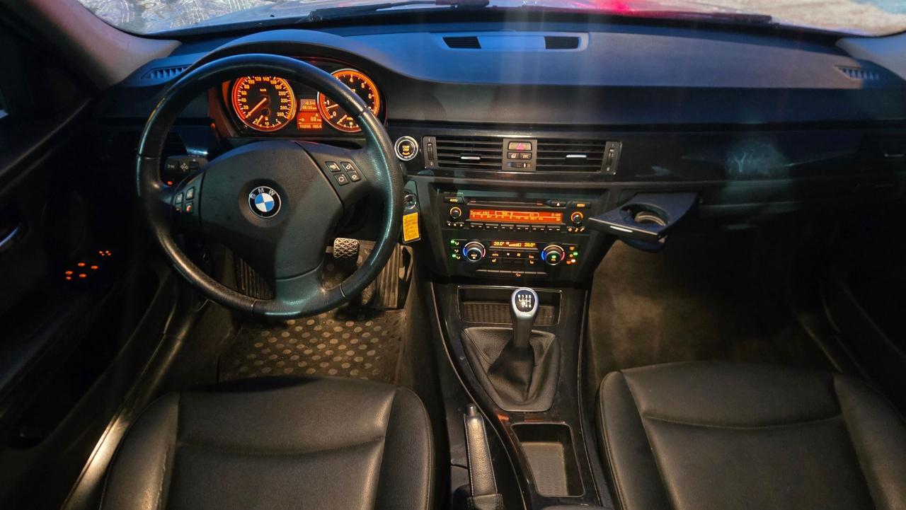 2011 BMW 3 Series 328i xDrive Classic Edition - Photo #14