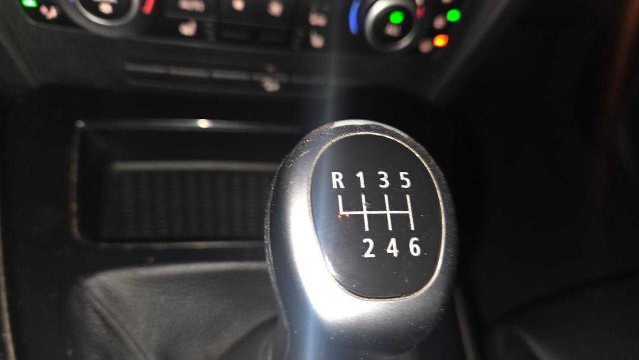 2011 BMW 3 Series 328i xDrive Classic Edition - Photo #15