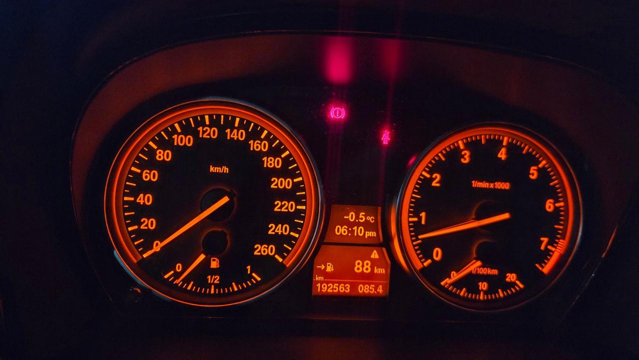 2011 BMW 3 Series 328i xDrive Classic Edition - Photo #16