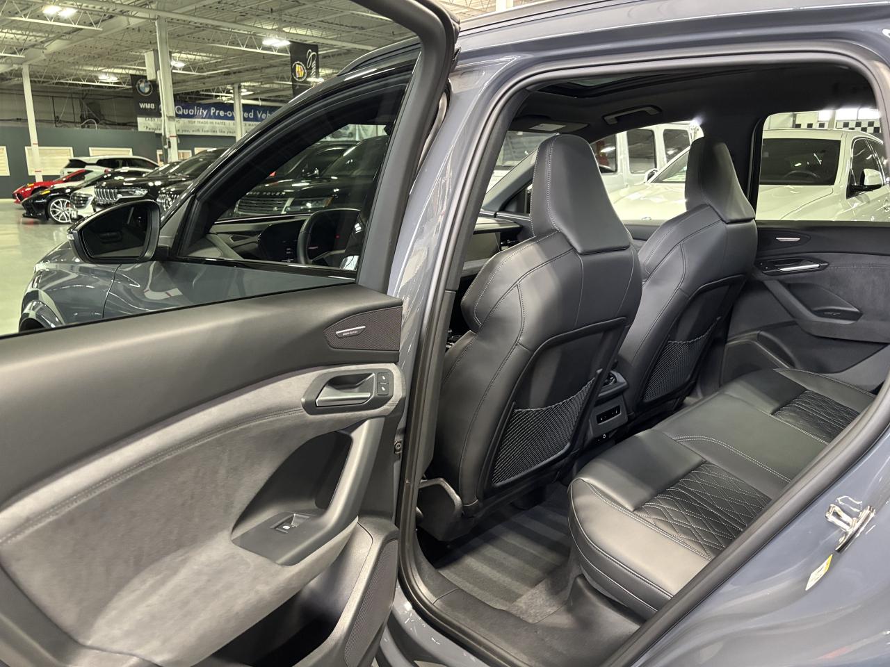 2025 Audi SQ6 e-tron Technik|QUATTRO|NAV|BANGOLUFSEN|MASSAGE|HEADSUP|+ - Photo #9