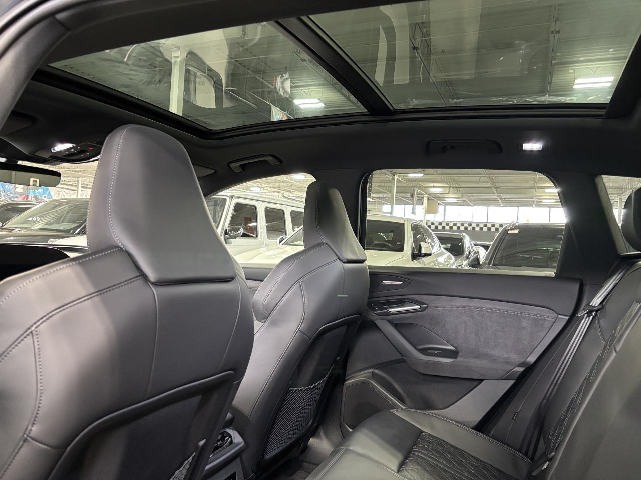 2025 Audi SQ6 e-tron Technik|QUATTRO|NAV|BANGOLUFSEN|MASSAGE|HEADSUP|+ - Photo #10