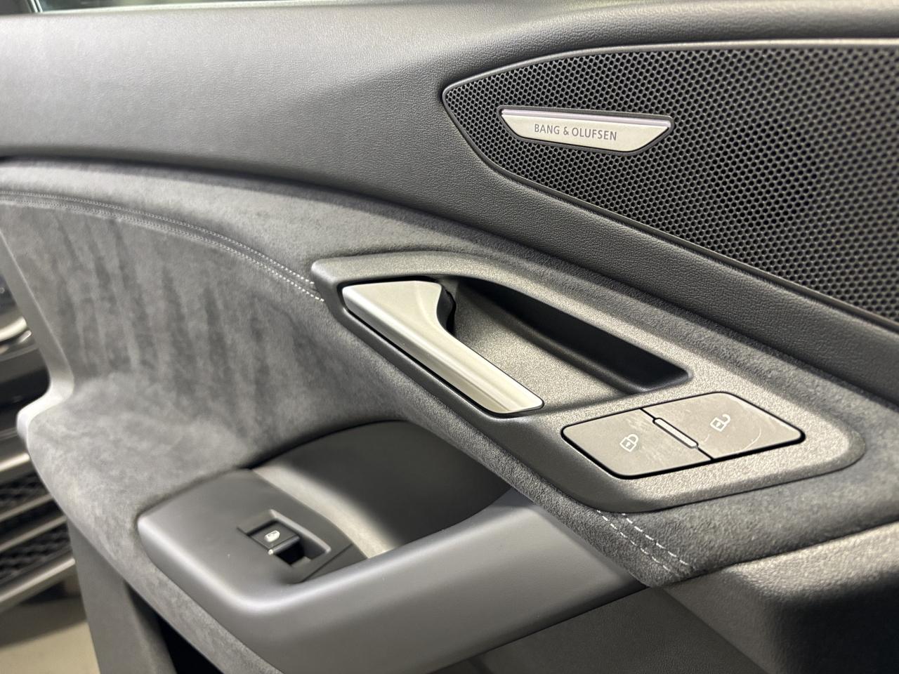 2025 Audi SQ6 e-tron Technik|QUATTRO|NAV|BANGOLUFSEN|MASSAGE|HEADSUP|+ - Photo #15