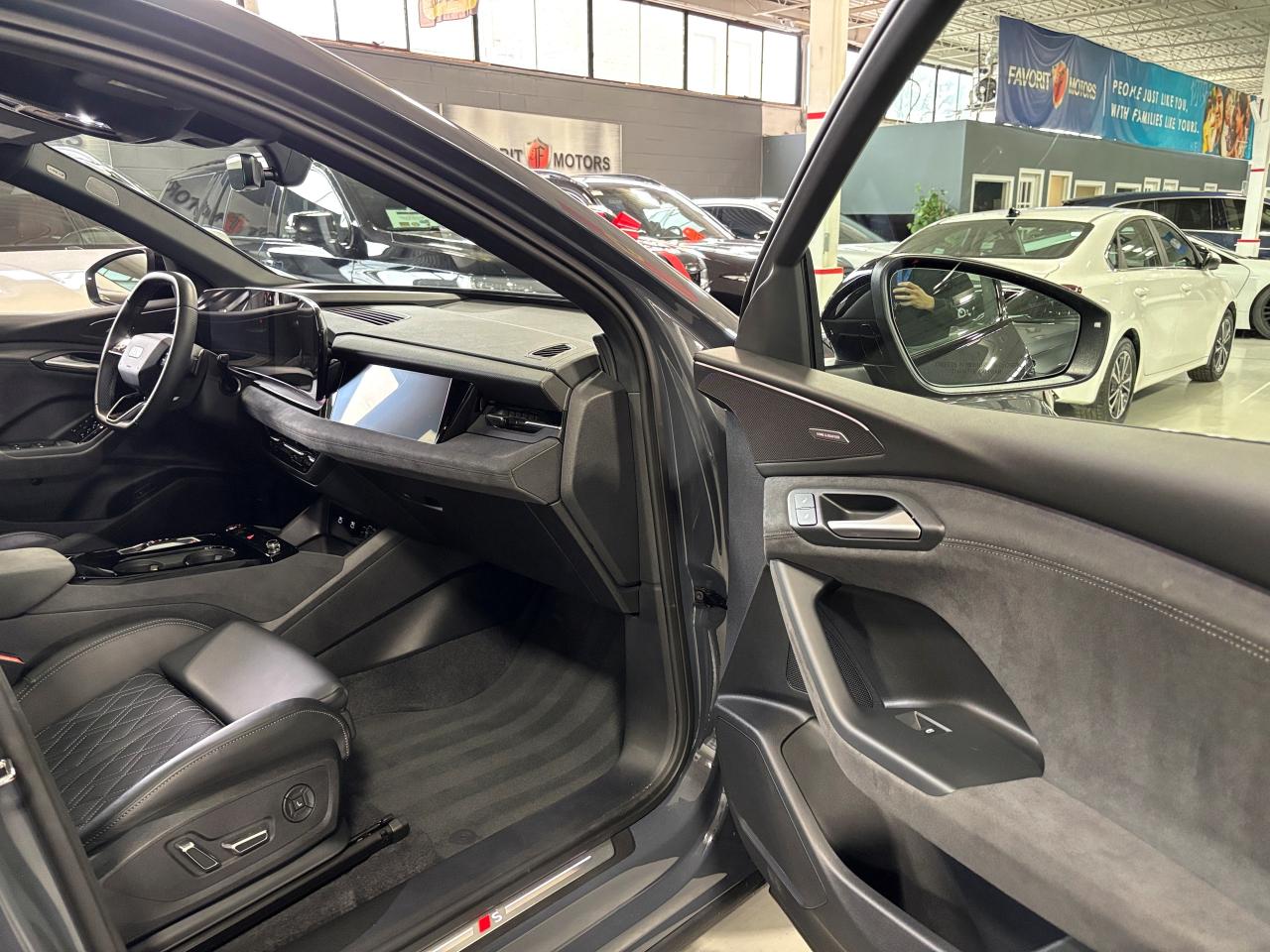 2025 Audi SQ6 e-tron Technik|QUATTRO|NAV|BANGOLUFSEN|MASSAGE|HEADSUP|+ - Photo #17