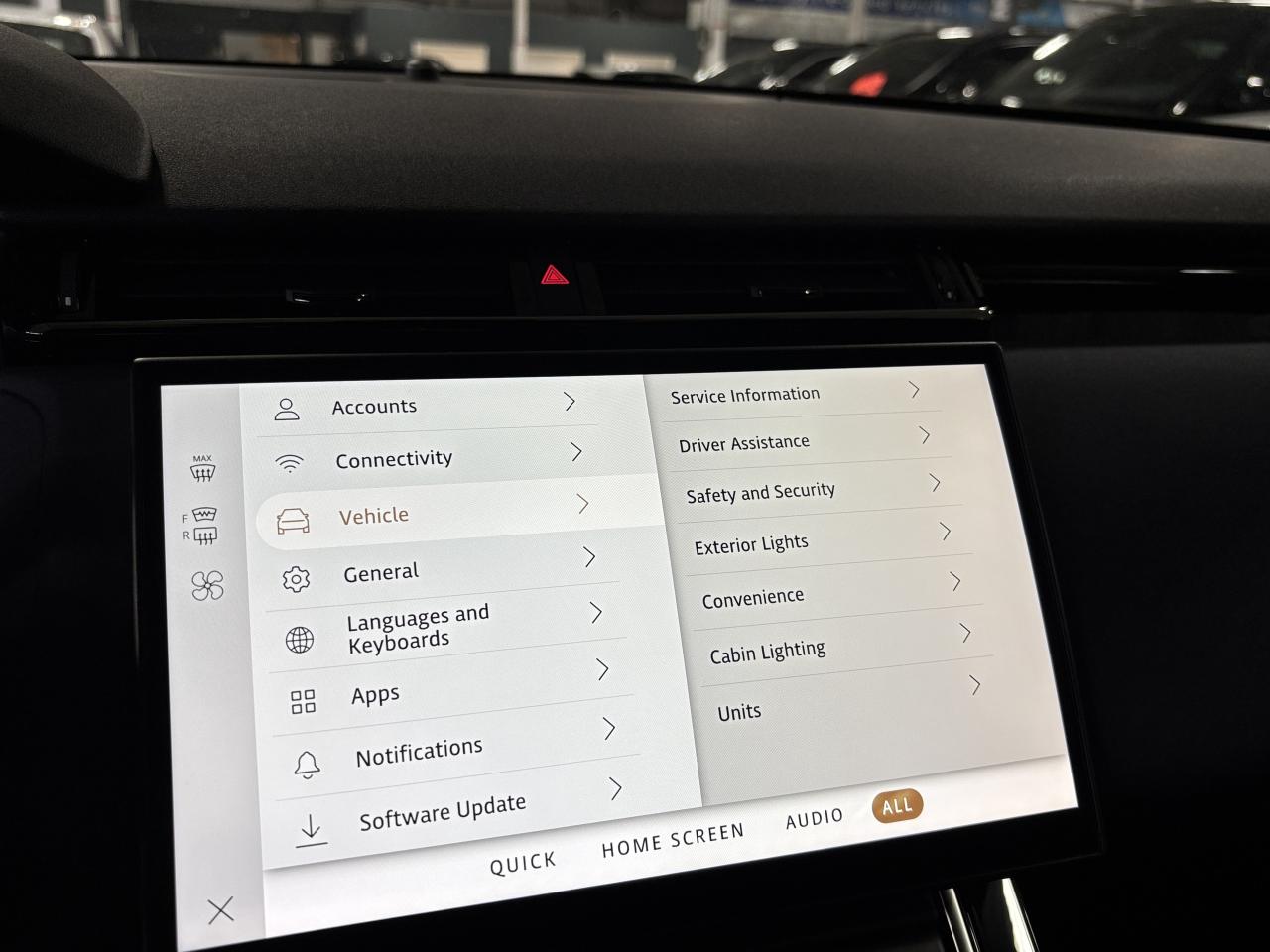 2024 Land Rover Range Rover Velar P340 Dynamic SE|AWD|CLUSTERNAV|MERIDIAN|PANOROOF|+ - Photo #38