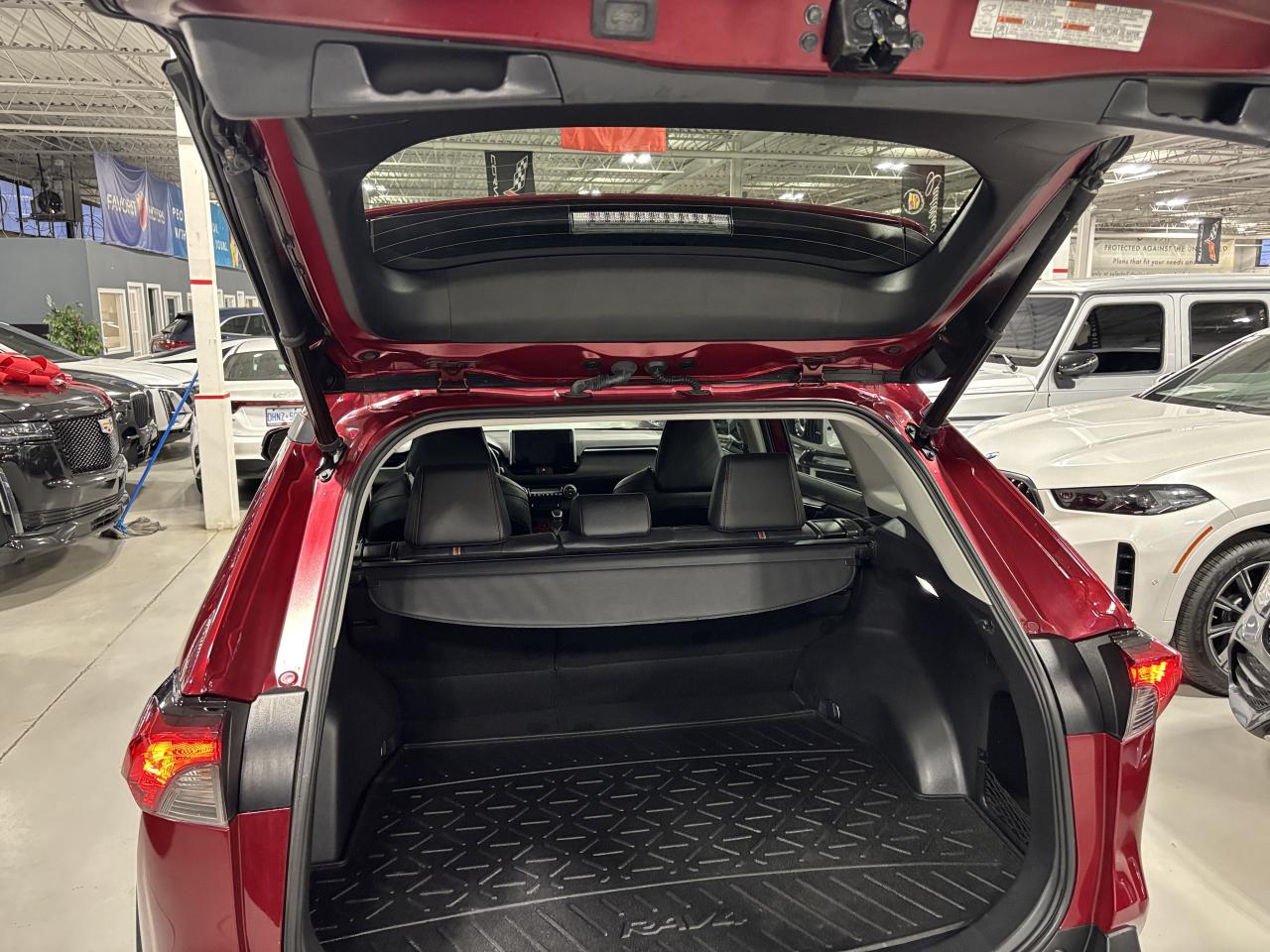 2023 Toyota RAV4 Trail AWD|LEATHER|SUNROOF|TERRAINMODES|BACKUPCAM|+ - Photo #6