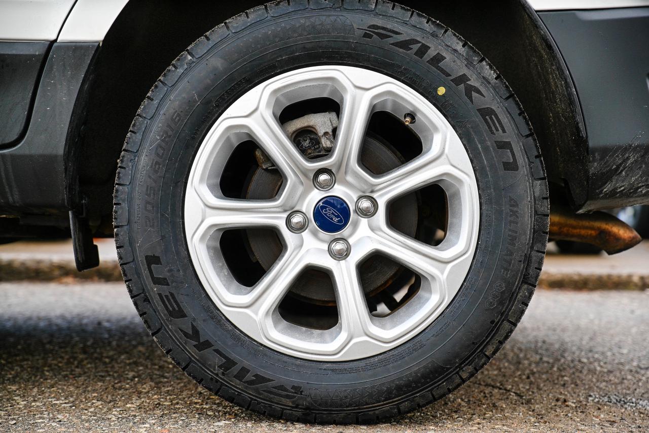 2018 Ford EcoSport NAVIGATION | GREAT ON FUEL | 4X4 GEM! Photo