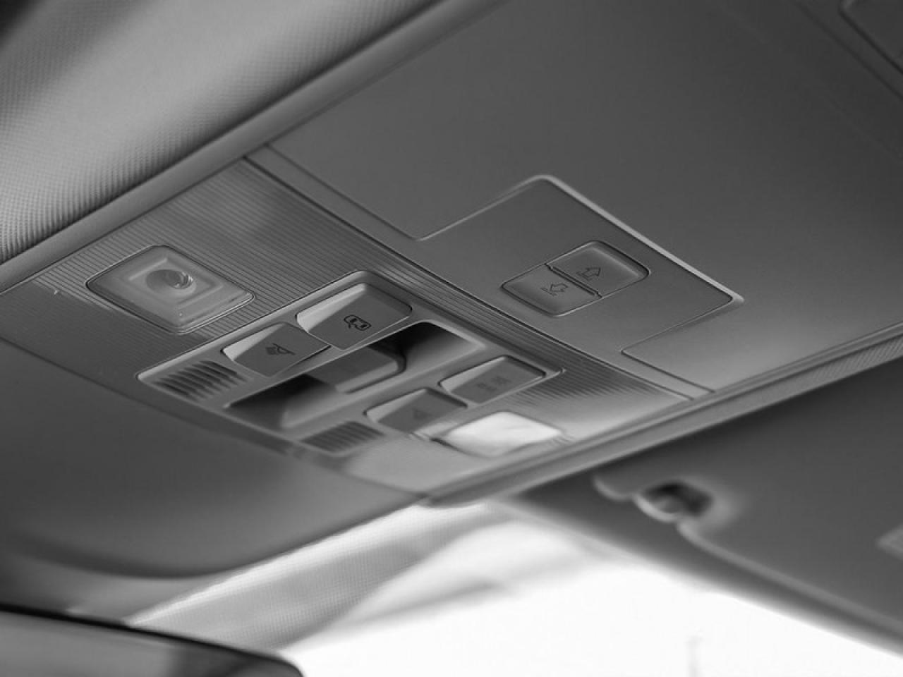 2025 Volkswagen Taos Highline  - Cooled Seats Photo