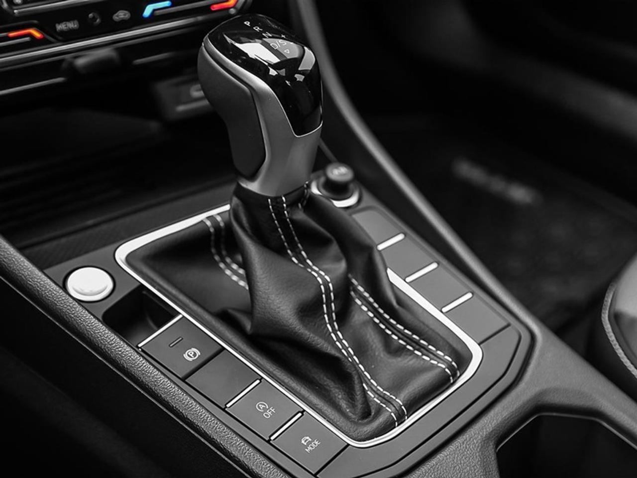 2025 Volkswagen Jetta Highline  - Leather Seats Photo